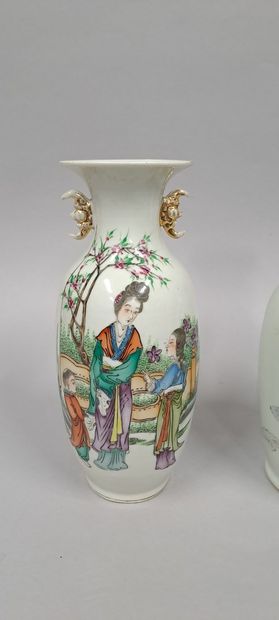 null Suite of two porcelain vases of baluster form decorated with female characters...