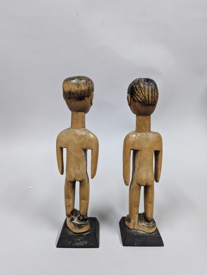 null Togo
Couple of Ewe statuette with light patina. 
H. 22cm