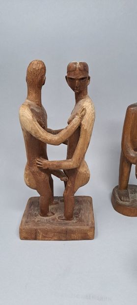 null CURIOSA
Art érotique du monde, réunion de quatre sculptures en bois (essences...