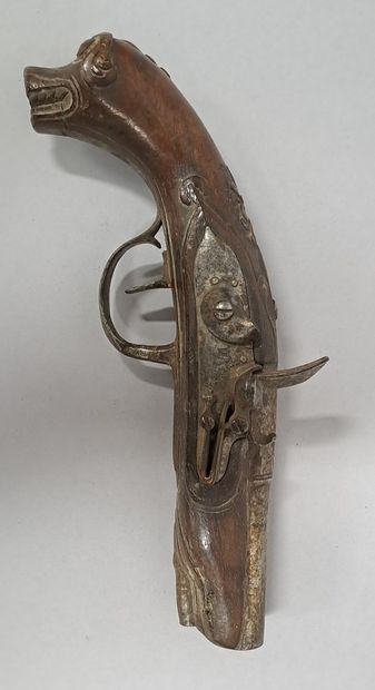 null Pair of pistols known as "dog of sea".
Round-bodied flintlock (one hammer broken...