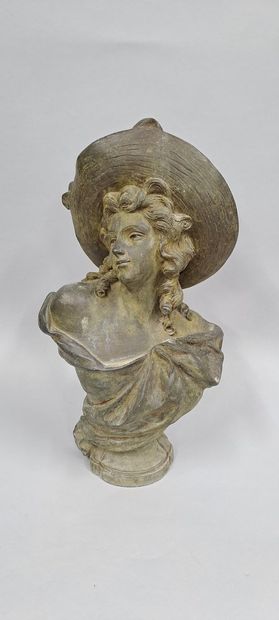 null Bust of a woman with a hat in metal alloy.
Signed in hollow on the back L. MADRASSI
20th...