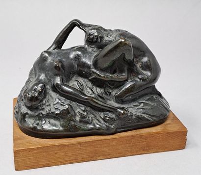 null CURIOSA
Sapphic love, female cunnilingus,
bronze print with green shaded patina....