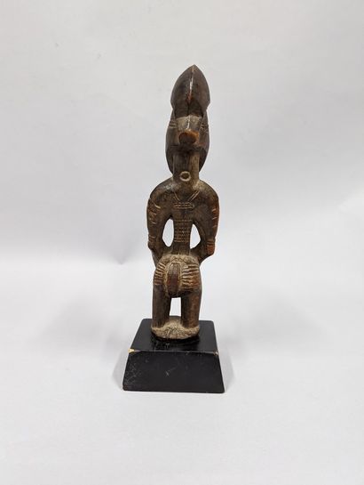 null Ivory Coast
Senufo statuette represented with hands on knees. 
H. 28 cm