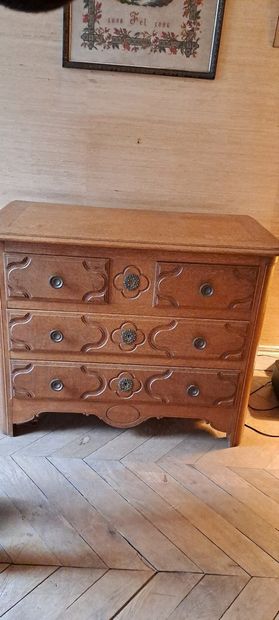 null Chest of drawers with four drawers, two in the belt.

87 x 110 x 57.50 cm