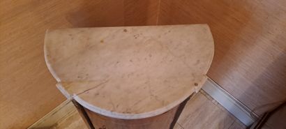 null Veneer half-moon furniture with floral decoration, white marble top.

86 x 58...