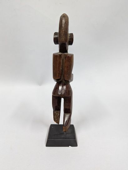 null Burkina Fasso 	
Statuette Gourounsi de facture cubisante, bois à patine brune....