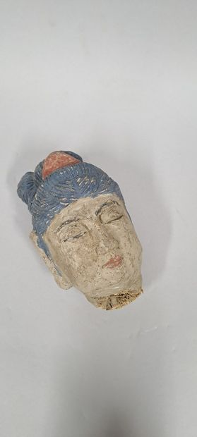 null CHINA - 19th century
Head of Guanyin in painted terracotta, eyes half closed,...