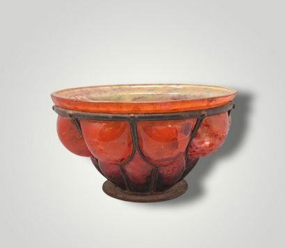 null Louis Majorelle & DAUM
Cup in pink yellow and orange marbled glass with metallic...