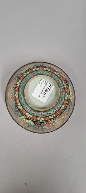 null CHINA, Bencharong, for Thailand - About 1900
Porcelain bowl enamelled polychrome...