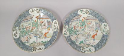 null CHINA, Canton - About 1900
Pair of porcelain dishes decorated in polychrome...