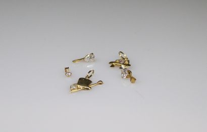 null Lot of five 18k (750) yellow gold pendants with white stones. 
Gross weight:...