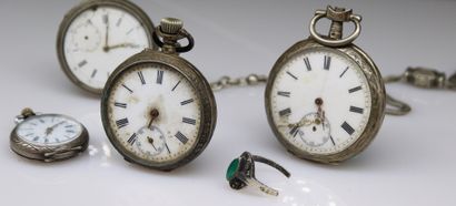 null Lot of four silver pocket watches, one with a chain. 
One is attached a piece...