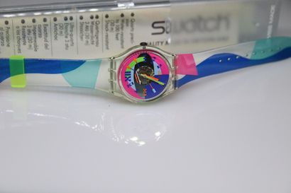 null SWATCH
"Beach Volley" GK153 - 1992
Plastic wristwatch, round resin case, dial...