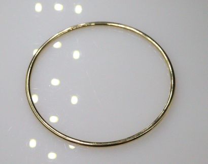 null Bracelet rush in gold metal.
Diameter: about 65 cm 