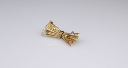 null Brooch in 18K (750) yellow gold representing a bundle of straw decorated with...