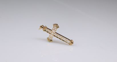 null Cross in 18k (750) yellow gold with openwork decoration.
Height (without bélière)...