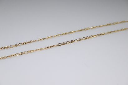 null Chain in yellow gold 18k (750) with mesh forçât.
Necklace : 59.5 cm - Weight...