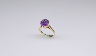 null Yellow gold ring 18k (750) decorated with an amethyst.

Finger size : 56 - Gross...