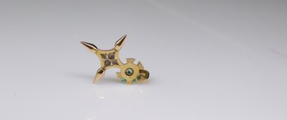 null Southern Cross in 18k (750) yellow gold.
Height (without the clasp) : 4 cm -...