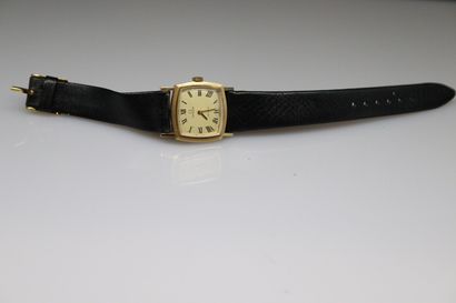 null OMEGA
De ville 
Lady's wristwatch, square case in gilt metal, dial with gilt...