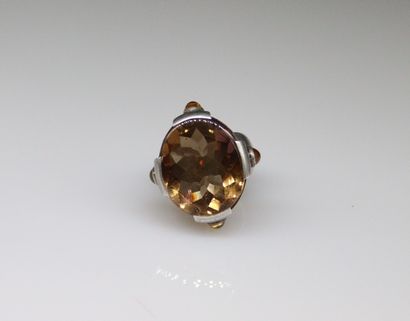null Silver ring (925) decorated with a smoked quartz.
Finger size : 58 - Gross weight...