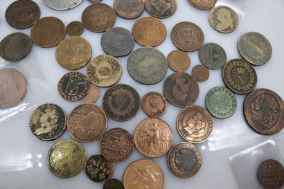null DIVERS FRANCE
Lot d'environ 48 monnaies principalement en cuivre 
Fin de la...