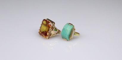 null Two rings in 18K (750) yellow gold, one with a citrine and the other with a...