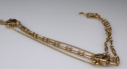 null Double vest chain in 18k (750) yellow gold.

Length : 49 cm. - Weight : 24.65...