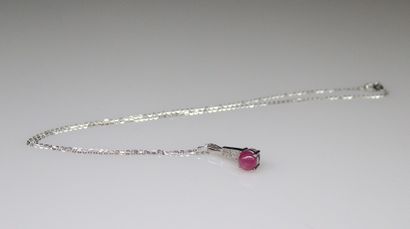 null Silver necklace 925° composed of a pendant holding a cabochon of round ruby...