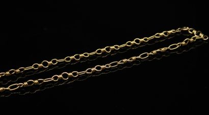 null Chain in yellow gold 18k (750) with fancy mesh.
Necklace : 38.5 cm - Weight...