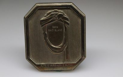 null Raid blanc Alpe d'Huez - Les 2 Alpes.
Medal of table octagonal out of silver...