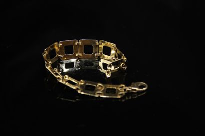 null Bracelet in yellow gold 18k (750) with articulated square links.
Wrist size...