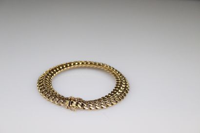 null Bracelet in 18k (750) yellow gold with curb chain
Wrist size : 20.5 cm - Weight....