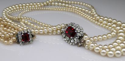 null Half set of fancy pearls including a necklace with 4 rows in fall and a bracelet...
