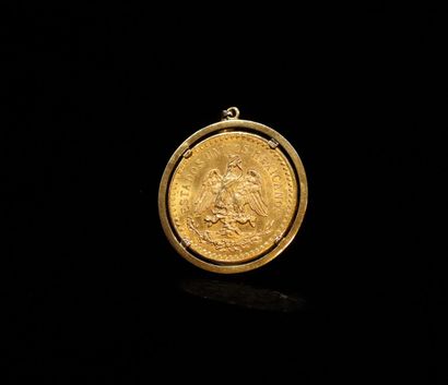 null Pendant in yellow gold 18k (750) holding a 50 Pesos coin.
Diameter : 4.3 cm...