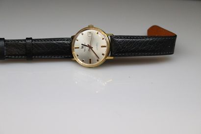 null LIP
Dauphine
Men's wristwatch, gilded metal case, cream dial, baton index, date...
