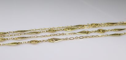 null Long necklace in 18K (750) yellow gold with fancy openwork mesh.
Necklace size...
