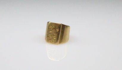 null Chevalière in 18k (750) yellow gold, engraved.
Finger size : 52 - Weight : 13.8...