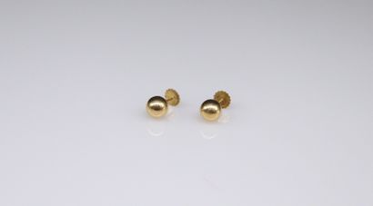 null Pair of 18k (750) yellow gold "ball" ear studs.
Weight : 1.40 g.