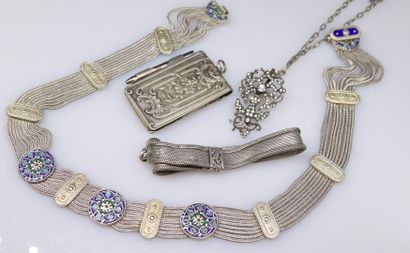 null Lot of silver jewelry (800) including: 
- a large multi-row necklace and enameled...