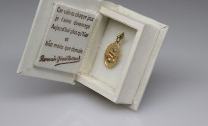 null Pendant in yellow gold 18k (750) "+ than yesterday - than tomorrow".
In a case...