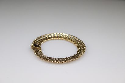null Bracelet in 18k (750) yellow gold with curb chain
Wrist size : 20.5 cm - Weight....