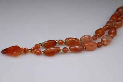 null Necklace in 18k (750) yellow gold and carnelian. 
Italian work. 
Around the...
