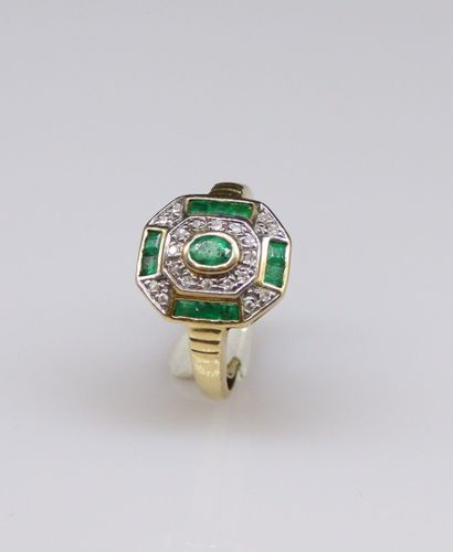 null 18k (750) yellow and white gold ring set with emeralds and diamonds. 
Circa...