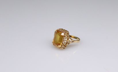 null Yellow gold ring 18K (750) decorated with a citrine.
Eagle head hallmark and...