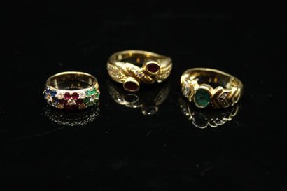 null Lot of 18k (750) yellow gold comprising: 
- a ring set with sapphires, emeralds,...