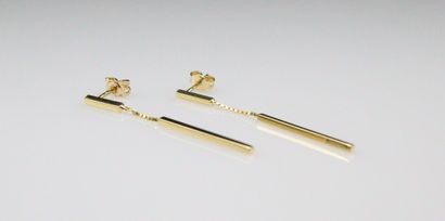 null Paire de pendants d'oreilles en or jaune 18k (750).
Longueur : 5 cm - Poids...