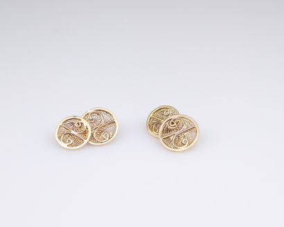 null Pair of 14k (585) yellow gold cufflinks with openwork decoration.
Weight : 9.3...