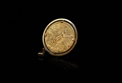 null Pendant in yellow gold 18k (750) holding a 50 Pesos coin.
Diameter : 4.3 cm...