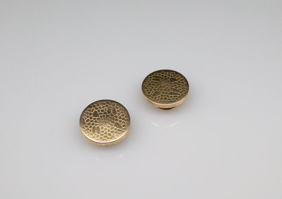 null Pair of cufflinks in 18k (750) yellow gold with leather-like engraved decoration.
Weight...